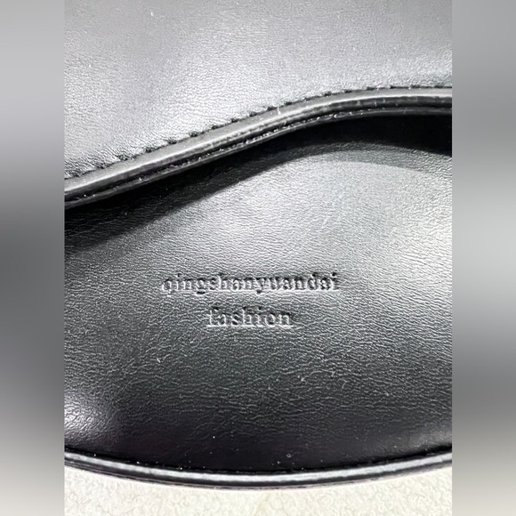 “Stylish Dual-Strap Crossbody Bag  - Minimalist Black Design” - Picture 13 of 13